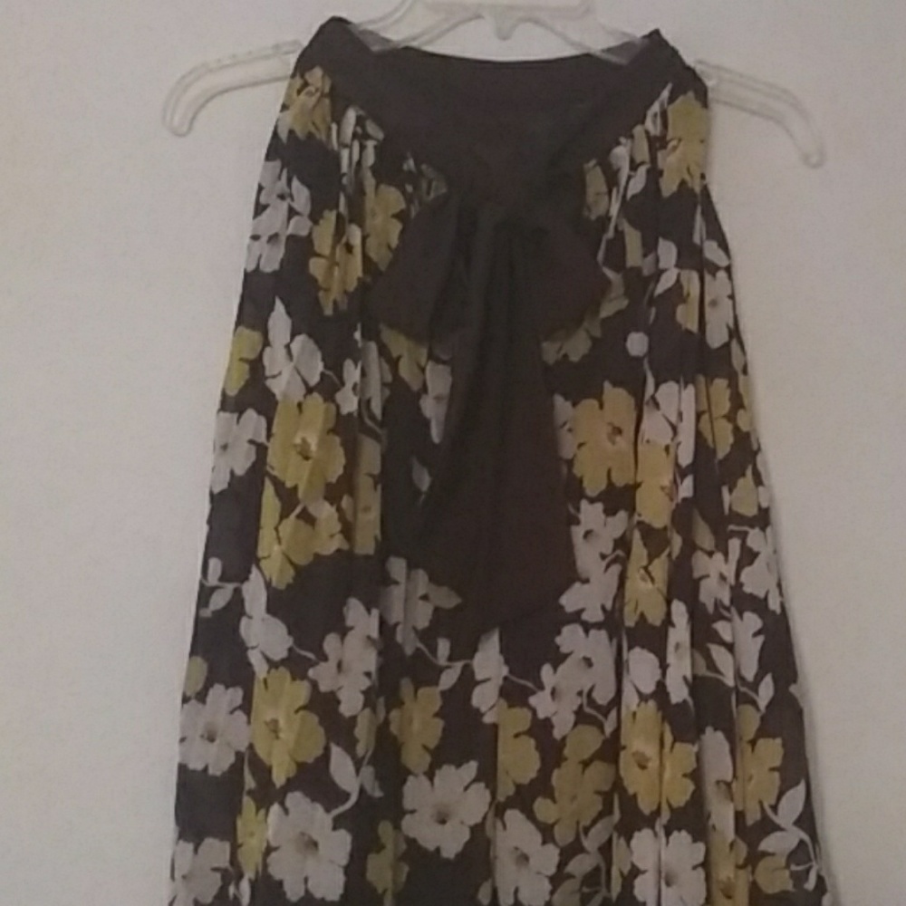 Sleeveless trapeze blouse